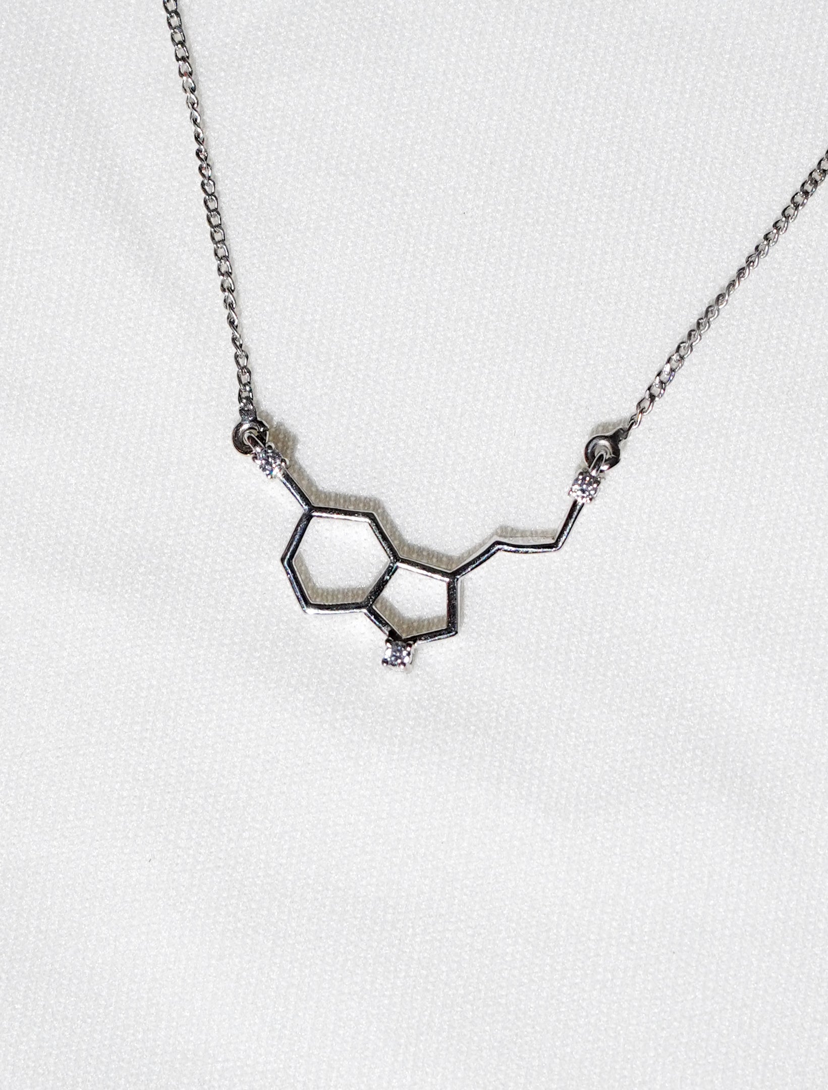 Serotonin – The Balance Pendant
