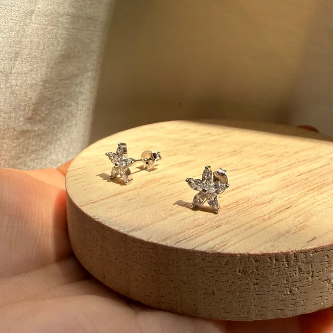 Bloom studs