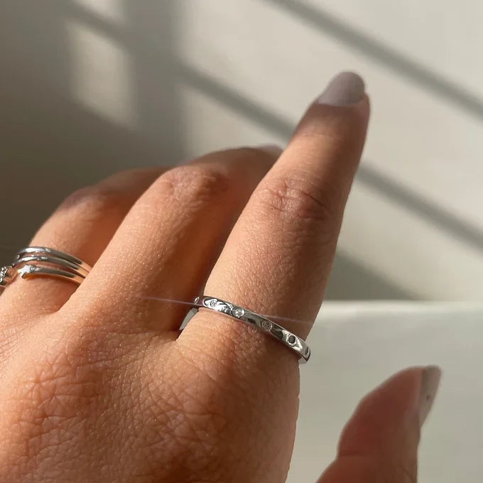 Tira band ring